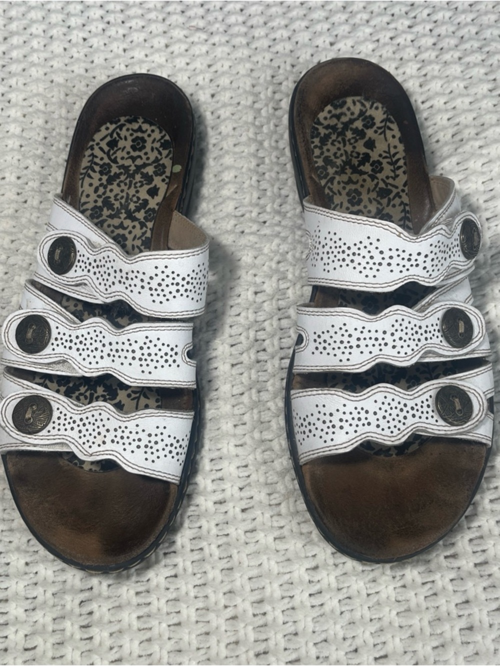 Clarks Leisa Grace WomensWhite Perforated Triple-Strap Comfort Sandals Sz 10